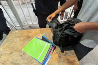 Autoridades en alerta por amenazas en escuelas de México vinculadas a retos virales