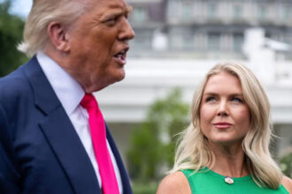 Comentario previo de Karoline Leavitt sobre el discurso de Trump llama la atención tras incidente en la cena