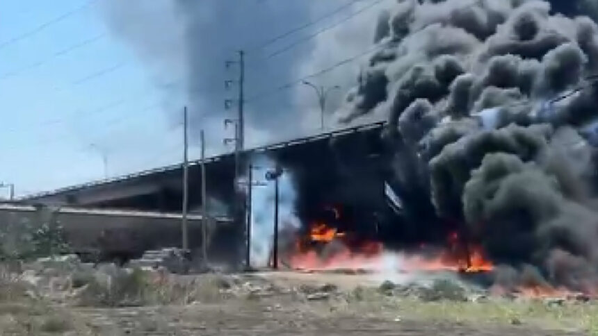 Accidente entre tren y pipa deja dos fallecidos en Querétaro