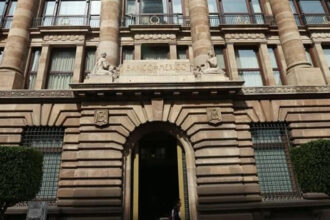 Banxico baja tasa de interés tras votación dividida