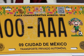 CDMX presenta placas del Mundial 2026 con diseño de ajolote