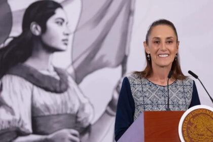 Claudia Sheinbaum reconoce a docentes