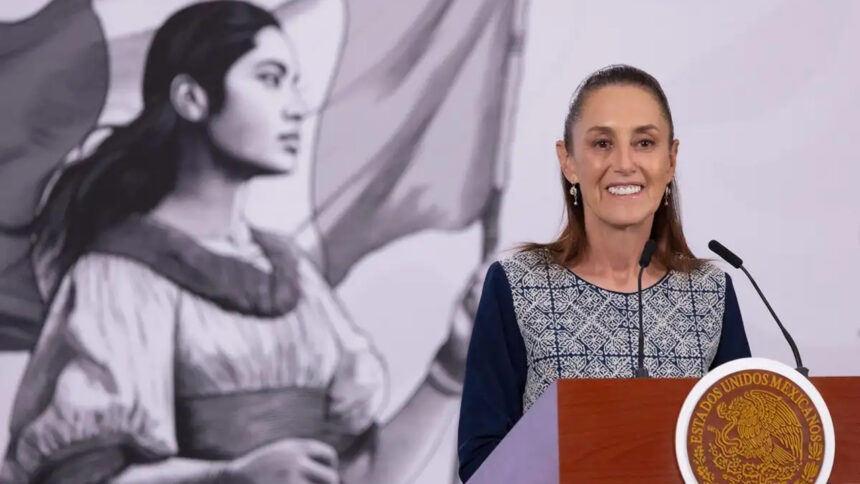 Claudia Sheinbaum reconoce a docentes