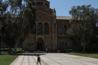 Gobierno de Trump lleva a tribunales a UCLA por presunta discriminación contra estudiantes judíos