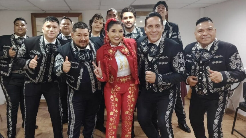 Mariachi de La Laguna sorprende junto a India Yuridia en el Teatro Nazas