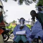 Recuperaciones dan esperanza ante brote de ébola en África