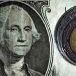 Analistas prevén dólar por debajo de los 18 pesos al cierre de 2026, según Encuesta Citi