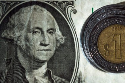 Analistas prevén dólar por debajo de los 18 pesos al cierre de 2026, según Encuesta Citi