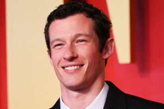 Callum Turner: El actor que conquistó a Dua Lipa
