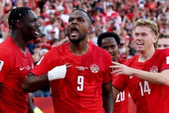 Canadá rescata un punto en su estreno mundialista ante Bosnia