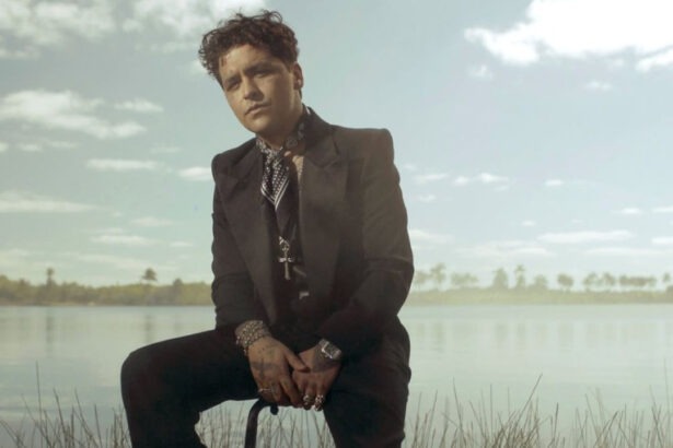 Christian Nodal sorprende con homenaje