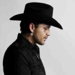 Christian Nodal y Ángela Aguilar llaman la atención