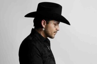 Christian Nodal y Ángela Aguilar llaman la atención