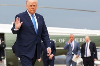 EU bombardea objetivos militares en Irán tras presunta violación del alto al fuego, denuncia Trump