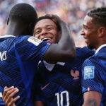Francia supera a Suecia
