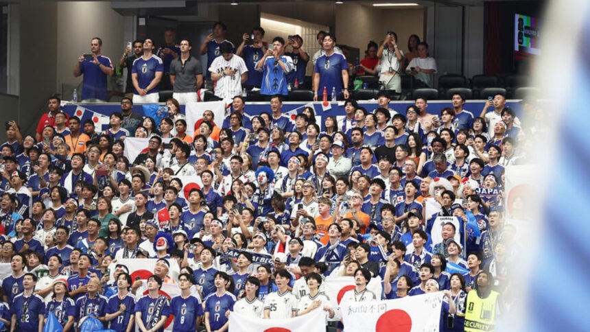 Limpian estadios en el Mundial, pero surge debate sobre la participación de los hombres japoneses en el hogar