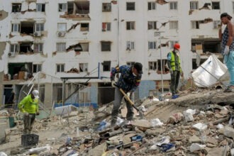 Milagro en Venezuela: rescatan con vida a padre e hijo tras permanecer cuatro días bajo los escombros