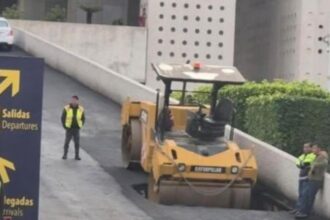Socavón en el AICM