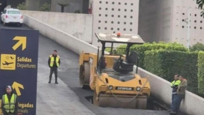 Socavón en el AICM