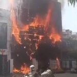 Tragedia : incendio en escuela deja 14 muertos; alumnos saltan desde ventanas para sobrevivir