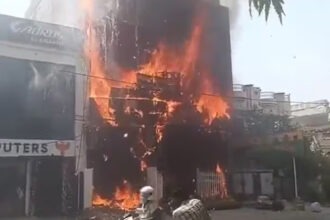 Tragedia : incendio en escuela deja 14 muertos; alumnos saltan desde ventanas para sobrevivir
