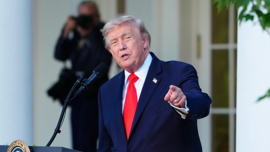 Trump lanza ultimátum comercial impondrá aranceles del 100% por impuestos digitales a empresas de EU