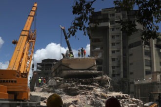 Crece rechazo a Delcy Rodríguez en Venezuela; ciudadanos exigen elecciones tras respuesta a terremotos