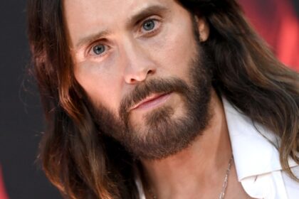 Documental de la BBC expone acusaciones contra Jared Leto; el actor rechaza todos los señalamientos