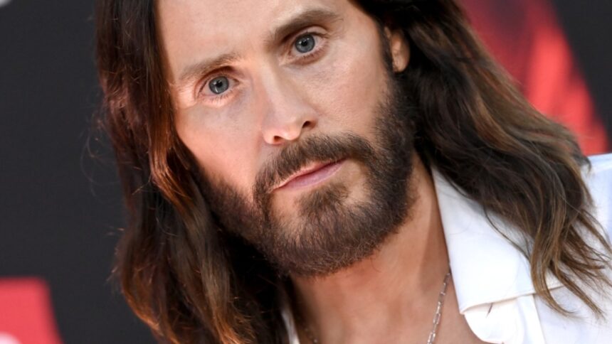 Documental de la BBC expone acusaciones contra Jared Leto; el actor rechaza todos los señalamientos