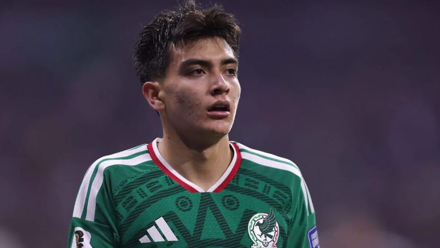 Gilberto Mora llama la atención