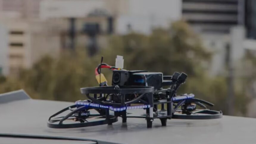 Implementan drones de seguridad escolar con gel pimienta en Estados Unidos