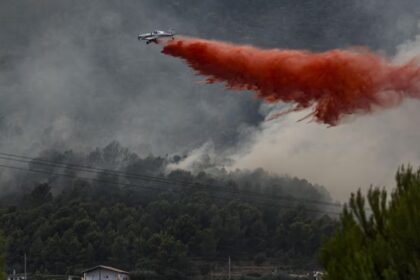 Incendios forestales en España siguen bajo vigilancia; miles continúan evacuados