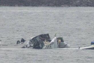 Investigan accidente de avión en Washington; aeronave con 11 personas terminó incendiada