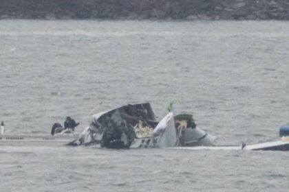 Investigan accidente de avión en Washington; aeronave con 11 personas terminó incendiada