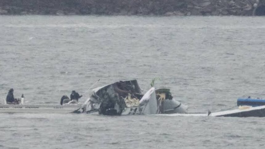 Investigan accidente de avión en Washington; aeronave con 11 personas terminó incendiada