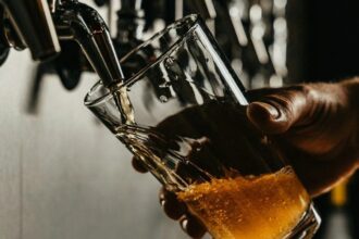 Revocan licencia de Minocqua Brewing tras polémica promoción sobre Donald Trump