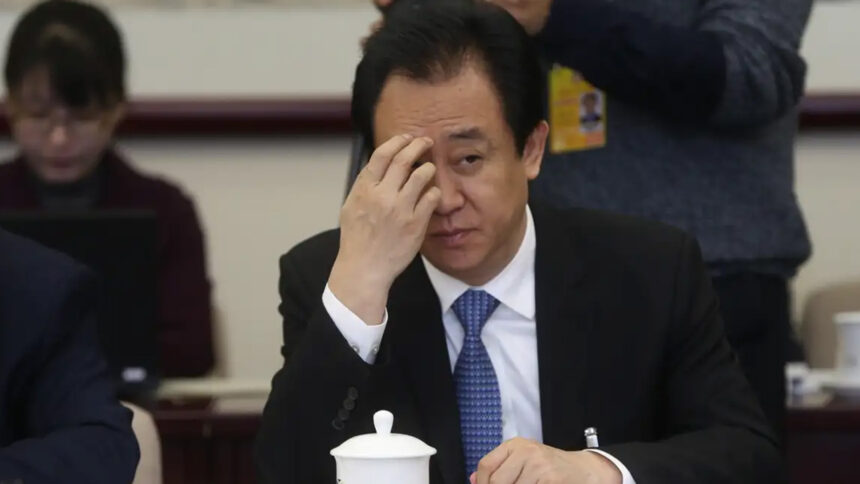 Condenan a cadena perpetua al fundador de Evergrande por fraude financiero