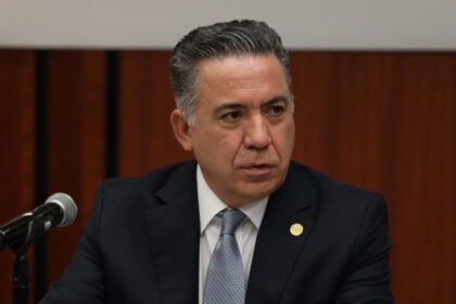 Enrique Inzunza deja Morena en el Senado y se declara legislador independiente