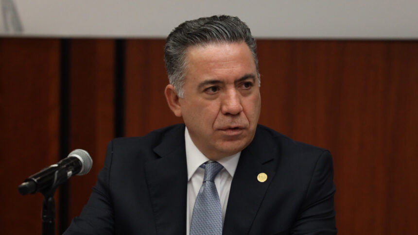 Enrique Inzunza deja Morena en el Senado y se declara legislador independiente