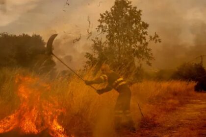 Incendios forestales mantienen en alerta a Atenas; Grecia refuerza operaciones para contener las llamas