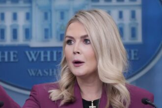 Karoline Leavitt renuncia a la Secretaría de Prensa de la Casa Blanca