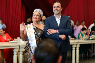 Manolo Jiménez corona a Rosa María Leos