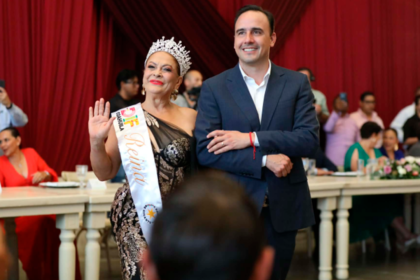 Manolo Jiménez corona a Rosa María Leos
