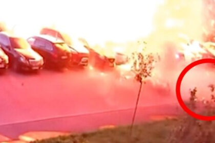 Mujer escapa de explosión durante nuevos ataques con drones en Kiev