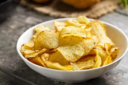 Tragedia en India: Niño muere atragantado con un juguete oculto en bolsa de papas