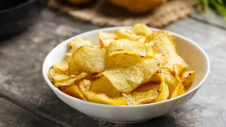 Tragedia en India: Niño muere atragantado con un juguete oculto en bolsa de papas