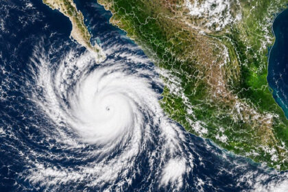 Huracán Marie categoría 2 se intensifica: Alertan por lluvias intensas en BCS