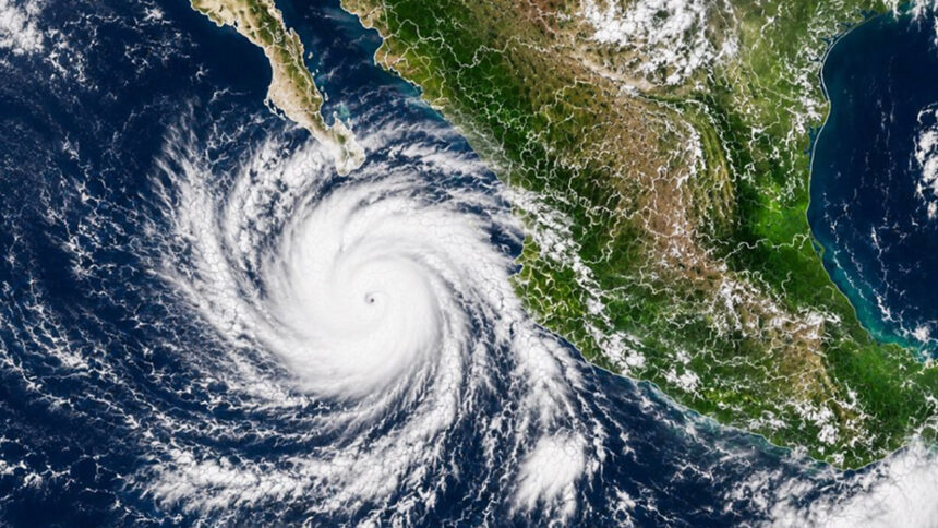 Huracán Marie categoría 2 se intensifica: Alertan por lluvias intensas en BCS